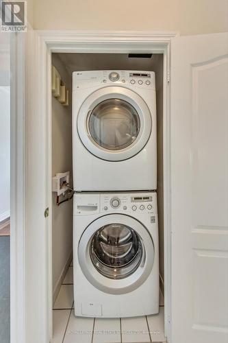 Ph17 - 2111 Lake Shore Boulevard W, Toronto, ON - Indoor Photo Showing Laundry Room