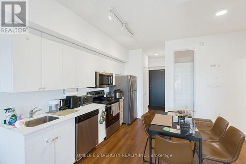 615 - 1 Wellington Street, Brantford, ON - Indoor Photo Showing Kitchen