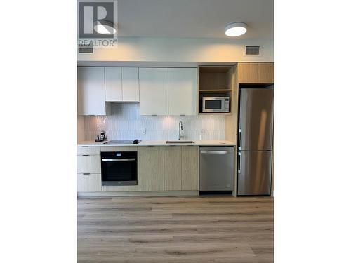 1488 Bertram Street Unit# 711, Kelowna, BC - Indoor Photo Showing Kitchen