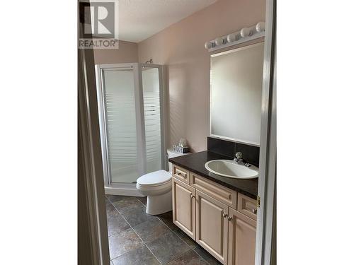 1517 Fir Crescent, Golden, BC - Indoor Photo Showing Bathroom