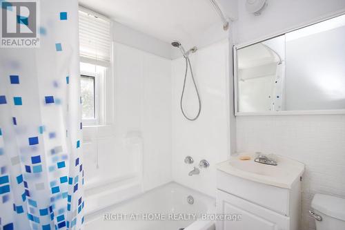 262 Drew Street, Oshawa (Central), ON - Indoor Photo Showing Bathroom