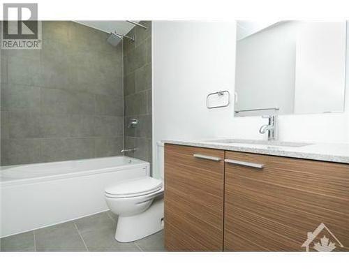 354 Gladstone Avenue Unit#808, Ottawa, ON - Indoor Photo Showing Bathroom