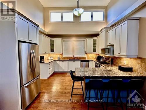 106 Shanmarie Lane, Ottawa, ON - Indoor Photo Showing Kitchen With Upgraded Kitchen