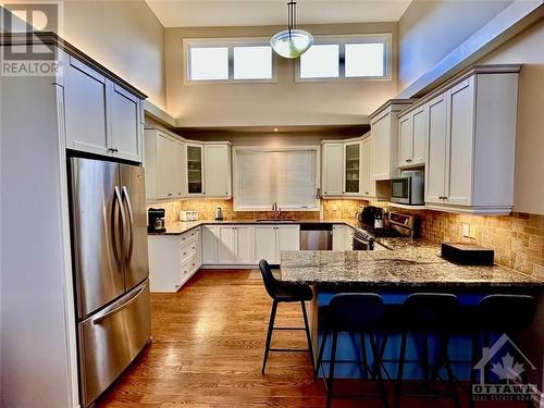 106 Shanmarie Lane, Ottawa, ON - Indoor Photo Showing Kitchen With Upgraded Kitchen