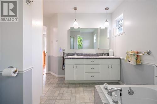 6123 Macbain Street, Bainsville, ON - Indoor Photo Showing Bathroom