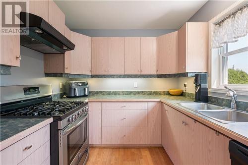 6123 Macbain Street, Bainsville, ON - Indoor Photo Showing Kitchen With Double Sink