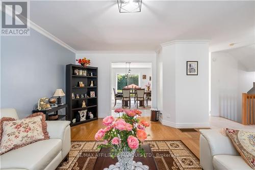 6123 Macbain Street, South Glengarry, ON - Indoor Photo Showing Living Room