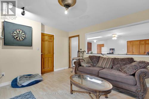 403167 Robinson Road, South-West Oxford, ON - Indoor Photo Showing Living Room