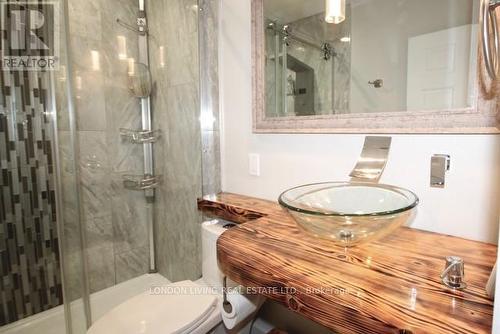 225 Trowbridge Avenue, London, ON - Indoor Photo Showing Bathroom