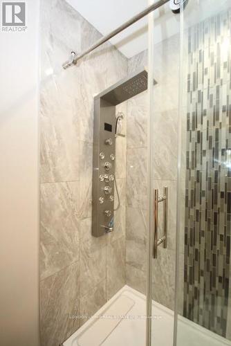 225 Trowbridge Avenue, London, ON - Indoor Photo Showing Bathroom