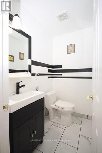 225 Trowbridge Avenue, London, ON - Indoor Photo Showing Bathroom