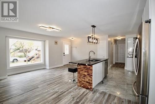 225 Trowbridge Avenue, London, ON - Indoor Photo Showing Kitchen