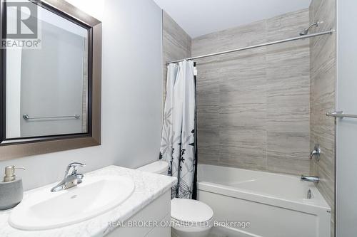 90 - 2070 Meadowgate Boulevard, London, ON - Indoor Photo Showing Bathroom