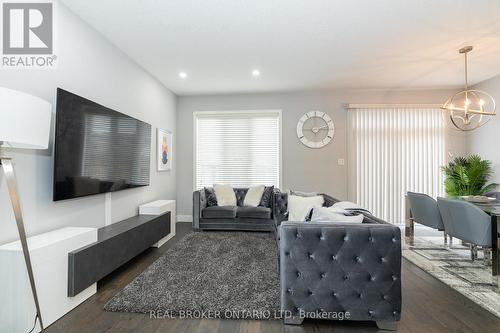 90 - 2070 Meadowgate Boulevard, London, ON - Indoor Photo Showing Living Room