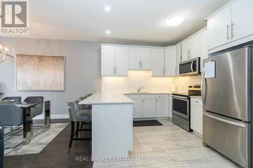 90 - 2070 Meadowgate Boulevard, London, ON - Indoor Photo Showing Kitchen With Upgraded Kitchen