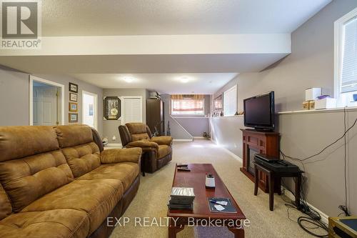 28 Schreyer Drive, St. Thomas, ON - Indoor Photo Showing Living Room