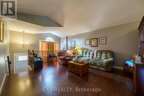 28 Schreyer Drive, St. Thomas, ON - Indoor Photo Showing Living Room