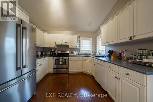 28 Schreyer Drive, St. Thomas, ON - Indoor Photo Showing Kitchen