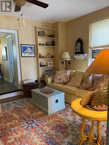 78 Forest Avenue, St. Thomas, ON - Indoor Photo Showing Living Room