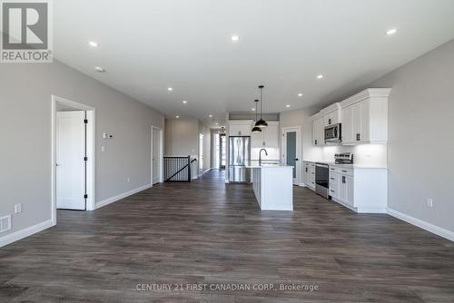 481 Kip Lane, Plympton-Wyoming (Plympton Wyoming), ON - Indoor Photo Showing Kitchen