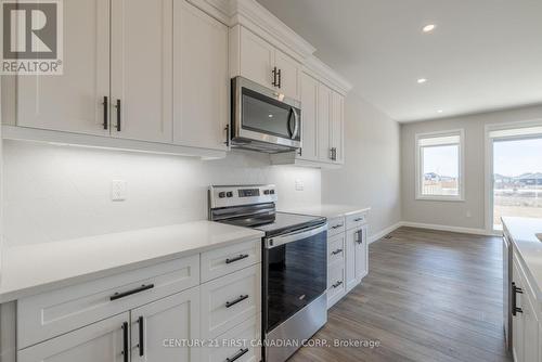 481 Kip Lane, Plympton-Wyoming (Plympton Wyoming), ON - Indoor Photo Showing Kitchen With Upgraded Kitchen