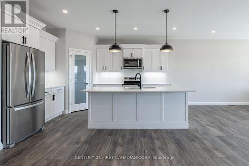 481 Kip Lane, Plympton-Wyoming (Plympton Wyoming), ON - Indoor Photo Showing Kitchen With Upgraded Kitchen