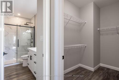 481 Kip Lane, Plympton-Wyoming (Plympton Wyoming), ON - Indoor Photo Showing Bathroom