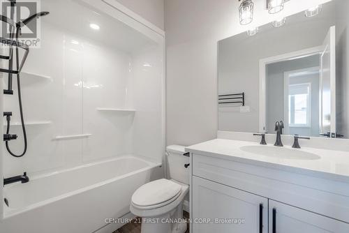 481 Kip Lane, Plympton-Wyoming (Plympton Wyoming), ON - Indoor Photo Showing Bathroom