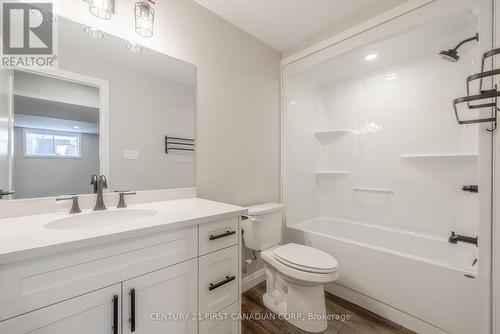 481 Kip Lane, Plympton-Wyoming (Plympton Wyoming), ON - Indoor Photo Showing Bathroom