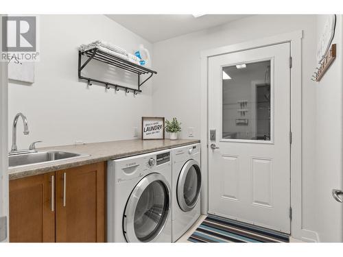 1137 Long Ridge Drive, Kelowna, BC - Indoor Photo Showing Laundry Room