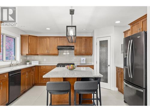 1137 Long Ridge Drive, Kelowna, BC - Indoor Photo Showing Kitchen With Double Sink