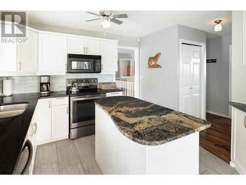 1635 Blackwood Drive, West Kelowna, BC - Indoor Photo Showing Kitchen