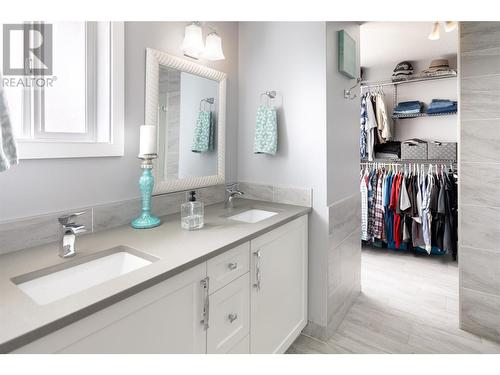 1635 Blackwood Drive, West Kelowna, BC - Indoor Photo Showing Bathroom