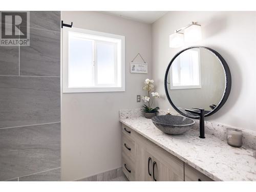 1635 Blackwood Drive, West Kelowna, BC - Indoor Photo Showing Bathroom