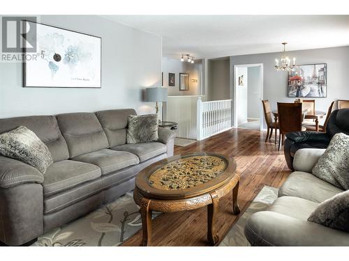 1635 Blackwood Drive, West Kelowna, BC - Indoor Photo Showing Living Room