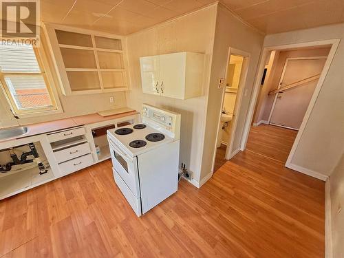 422 Johnson Street, Princeton, BC - Indoor Photo Showing Kitchen