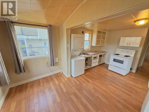 422 Johnson Street, Princeton, BC - Indoor Photo Showing Kitchen