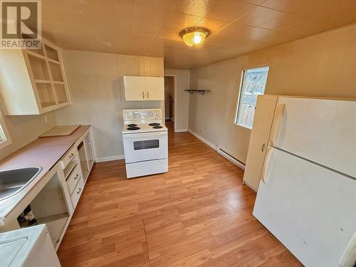 422 Johnson Street, Princeton, BC - Indoor Photo Showing Kitchen