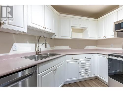 807 Railway Avenue Unit# 37, Ashcroft, BC - Indoor Photo Showing Kitchen With Double Sink