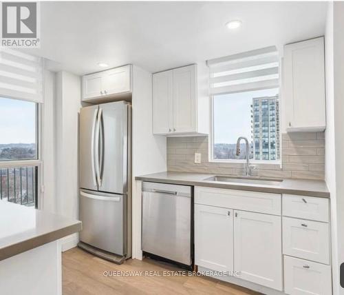 904 - 75 Ellen Street, Barrie, ON - Indoor Photo Showing Kitchen With Stainless Steel Kitchen