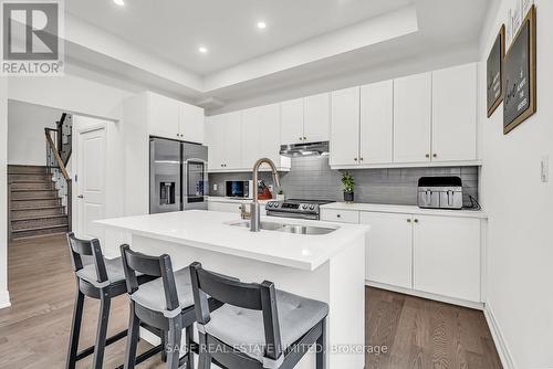 2101 Primate Road, Mississauga, ON - Indoor Photo Showing Kitchen With Upgraded Kitchen