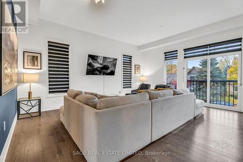 2101 Primate Road, Mississauga, ON - Indoor Photo Showing Living Room