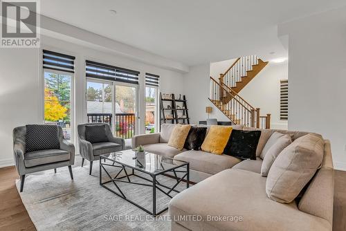 2101 Primate Road, Mississauga, ON - Indoor Photo Showing Living Room