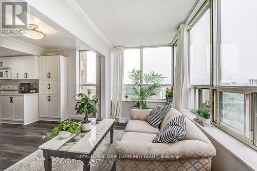 2502 - 195 Wynford Drive, Toronto, ON - Indoor Photo Showing Living Room