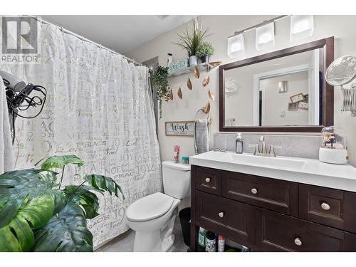 174 Ponderosa Avenue, Logan Lake, BC - Indoor Photo Showing Bathroom