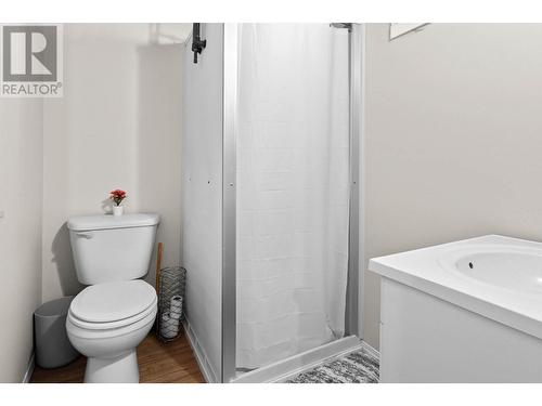 174 Ponderosa Avenue, Logan Lake, BC - Indoor Photo Showing Bathroom