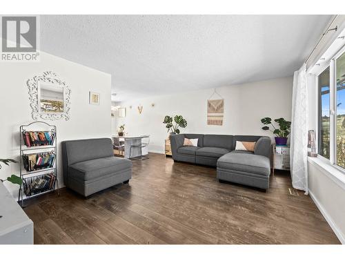 174 Ponderosa Avenue, Logan Lake, BC - Indoor Photo Showing Living Room