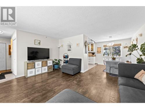 174 Ponderosa Avenue, Logan Lake, BC - Indoor Photo Showing Living Room