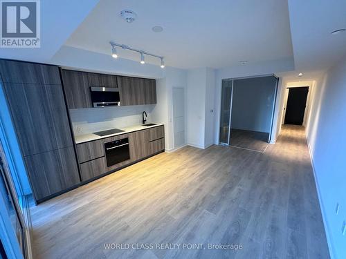 405 - 117 Broadway Avenue, Toronto, ON - Indoor Photo Showing Kitchen