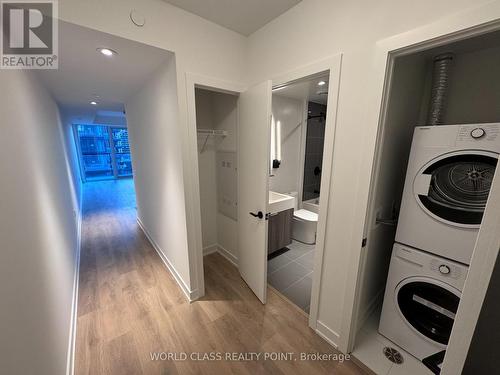 405 - 117 Broadway Avenue, Toronto, ON - Indoor Photo Showing Laundry Room